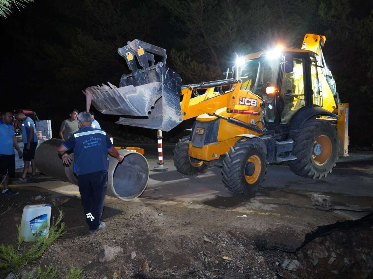 MUSKİ’den Bodrum’da Gece Mesaisi: İçme Suyu Hattı Arızası 9 Saatlik Çalışmayla Giderildi 3